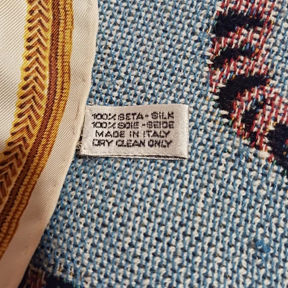 CHANEL VINTAGE 100% Silk logo Camellia Auth 34" x 35" Scarf Hand-rolled Hem - Picture 5 of 16